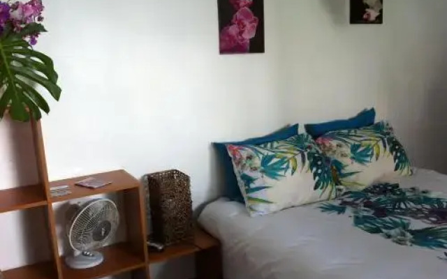 Chez Hiva (Town & Beach) Hostal - SERNATUR: 34383