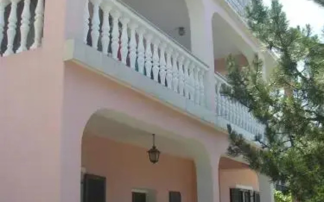 Roza Guest House