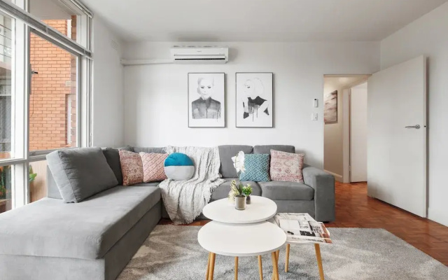 Balcony Retreat with 50in TV Netflix