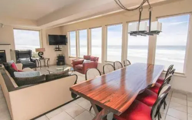 Wave Crest - 3 Br home by RedAwning