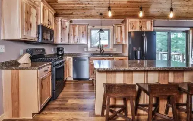 Nature's Edge - 4 Br Home