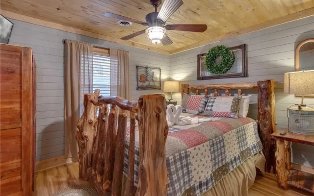 Swiss Bear Haus - Four Bedroom Cabin