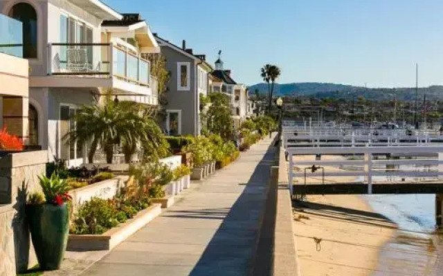 NB-214 - Coral Beach House