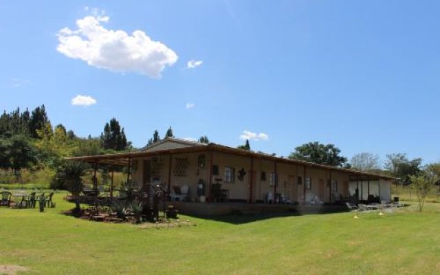 Drakensberg Bush Lodge and Backpackers