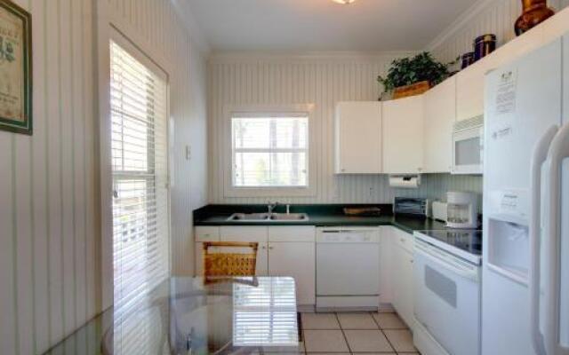 Purple Parrot 18CU - 1 Br Condo