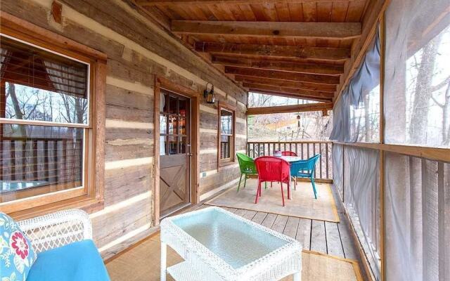 The Robins Nest - Two Bedroom Cabin