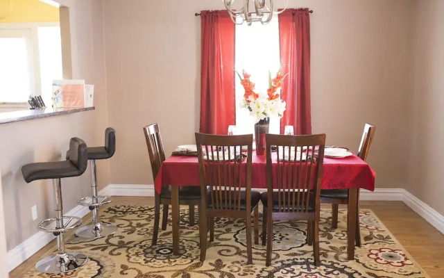 Walking distance to Forest Park&Zoo