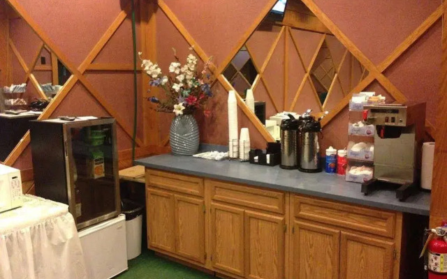 California Palms Hotel & Suites