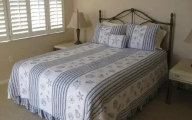 Luxurious Condo with Spectacular Sunset Views and Easy Access to the Beach by RedAwning