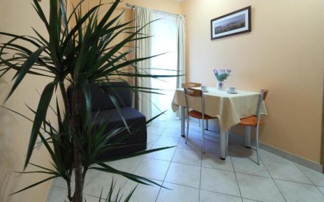 La Familia Apartments