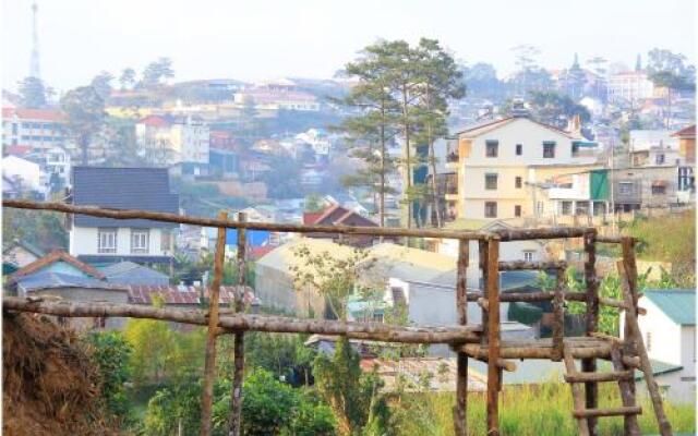 Hobbit Village Da Lat
