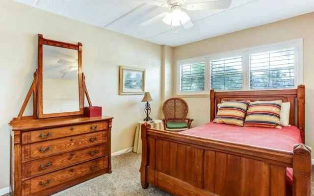Enchanting Ground Unit Condo Few Steps Away from the Ocean Side by RedAwning