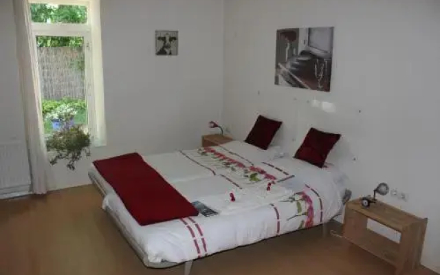 Desokkeraai - Sauna & Hottub privé appartement in schuur