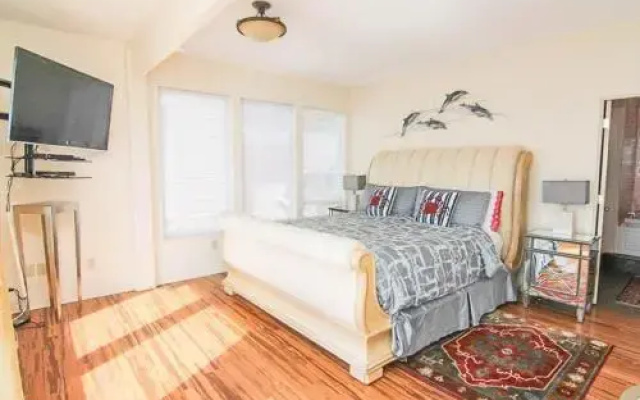 Wave Crest - 3 Br home by RedAwning