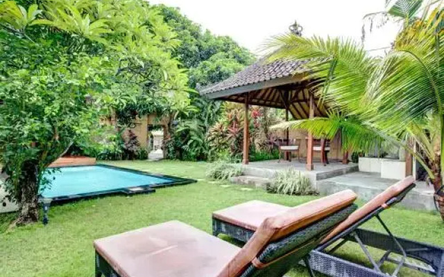 Villa Taman Rahasia