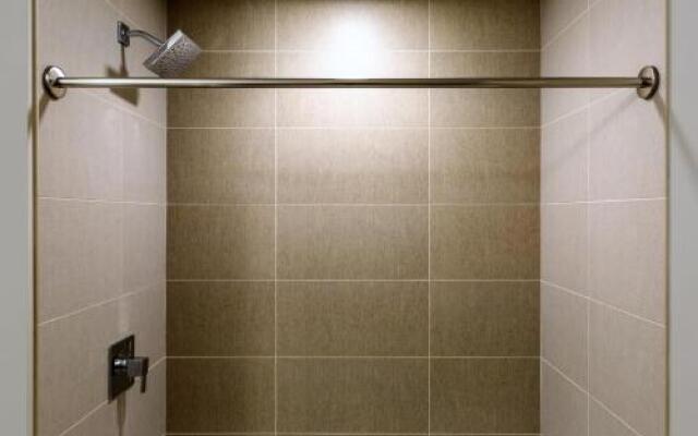 Stay Alfred at Flats East