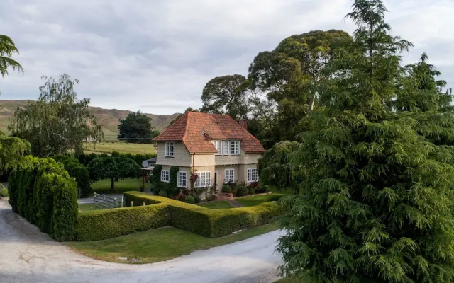 Gatehouse Mana Lodge