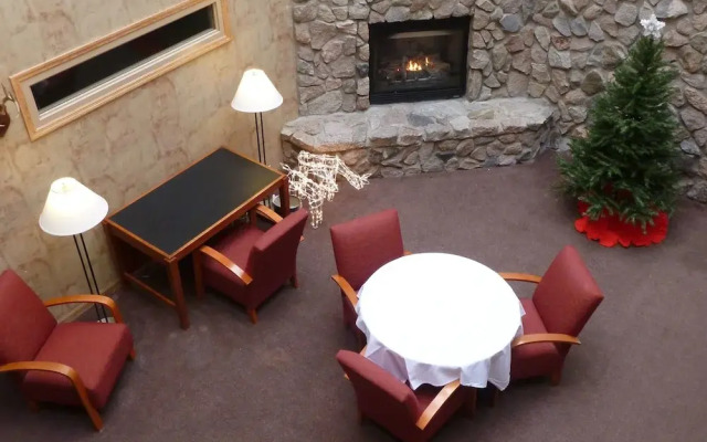 The Otter Supper Club & Lodge