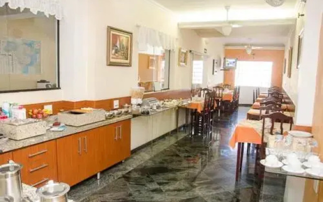 Lelis Hotel