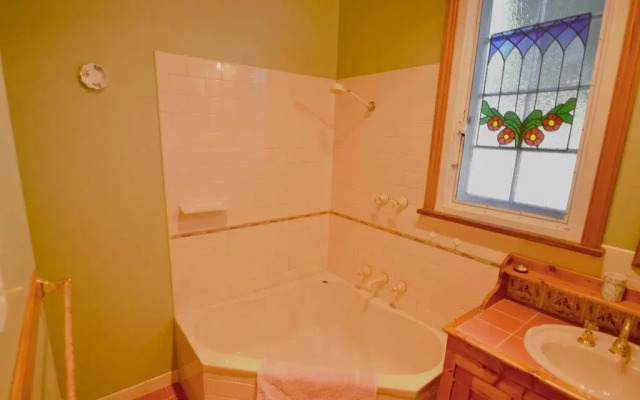 RoseMoore Bed & Breakfast