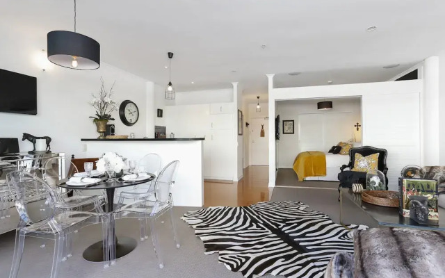 Glamorous Apartment in Viaduct Harbour