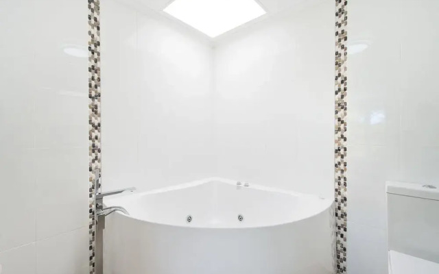 Cirrus, 2/44 Marine Drive