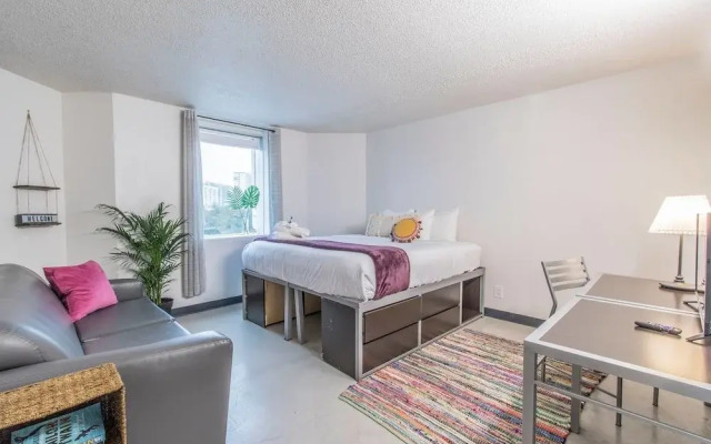 University District Flat + Pool + Gym