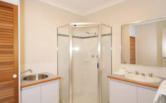 Scarborough Beach Front Resort - Shell Seven