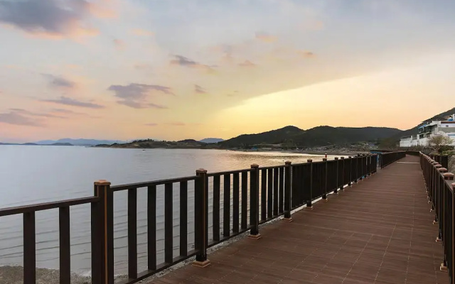Yeosu Gold Light Pension