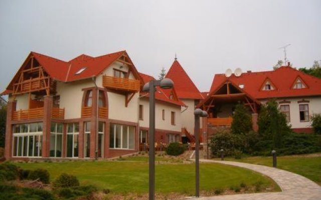 Hotel Kardosfa*** Ökoturisztikai és Konferenciaközpont