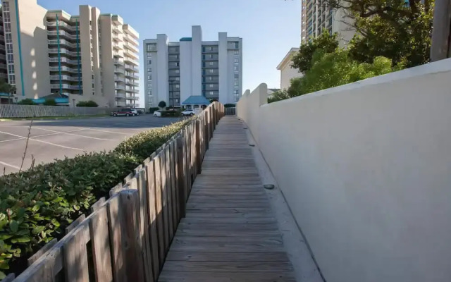 Romar Lakes 302B - 2 Br condo by RedAwning