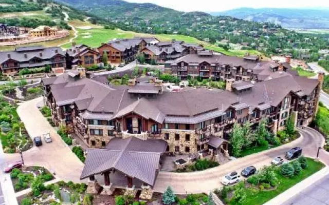Luxury Hotel Residences - 1 Br Condo