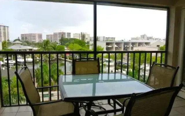 Santa Maria Harbour Resort 400
