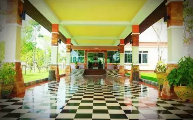 Thanasiri Hotel & Resort
