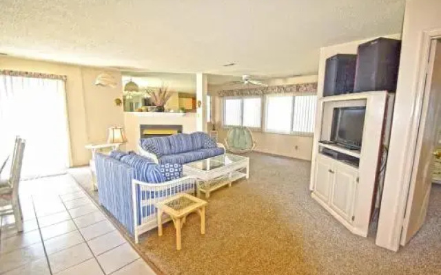 Fantasea 3W 3 Br condo by RedAwning