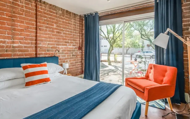 Quaint 2BR Near Downtown by WanderJaunt