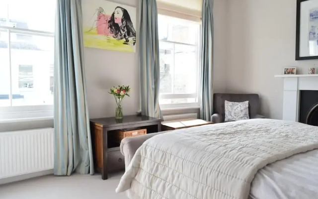 Veeve  2 Bed House Dymock Street Fulham