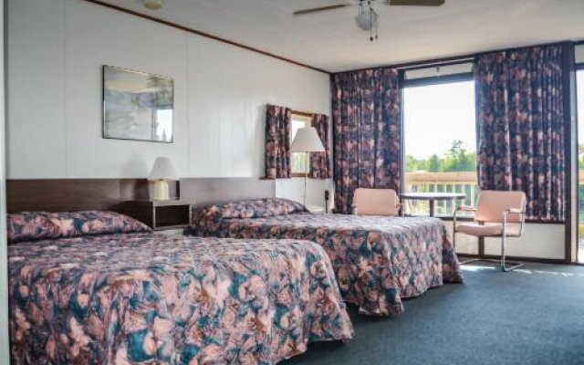 Kit-Wat Motel & Marina