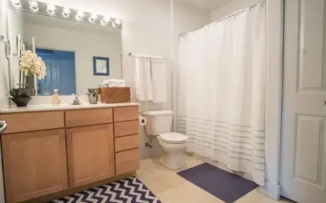Convenient 1BR in 3rd Ward with Parking