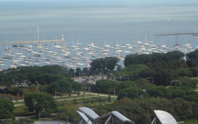 Oakwood Millennium Park Plaza