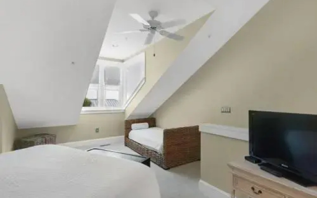 Downtown Carillon 4-303