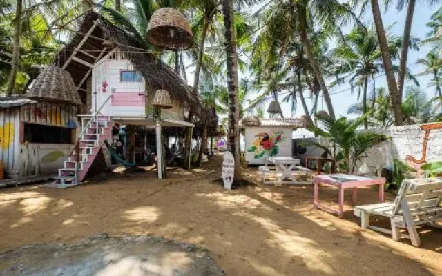 Coco Palm Beach Hostel