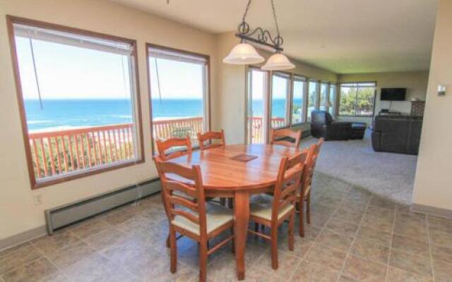 Hillside - 4 Br home by RedAwning