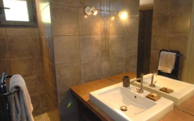 Les Pierres Sauvages