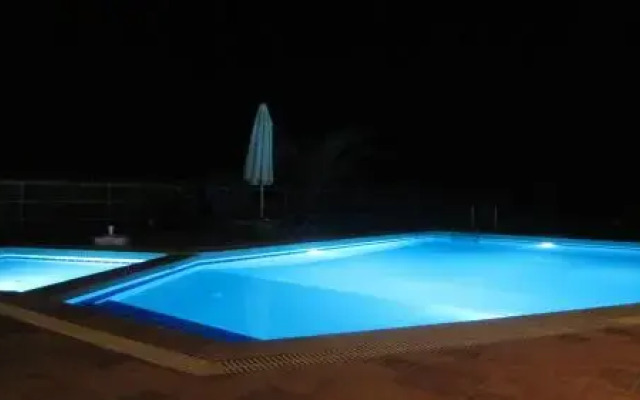 Stelios Apartments