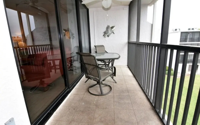 Sundial C408 - 1 Br condo by RedAwning