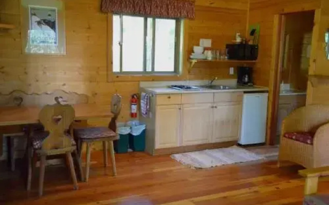 Hillside Lodge and Chalets