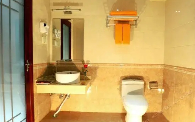 Dunhuang Holiday Hotel