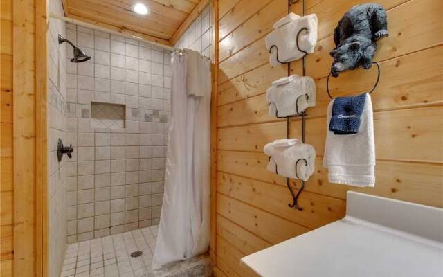 Grin and Bear It - Three Bedroom Cabin