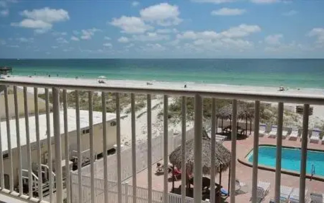 Holiday Villas III 201 - 2 Br condo by RedAwning